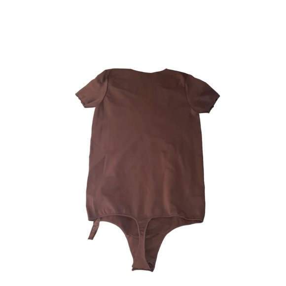 CT633 Skims NWOT Essential Crew Neck Short Sleeve Thong Bodysuit Cocoa - Picture 2 of 5